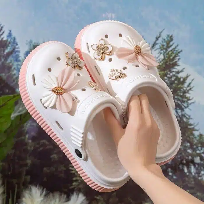 Flower-Decorated Clogs – Comfortable & Stylish Slip-On Sandals for Women