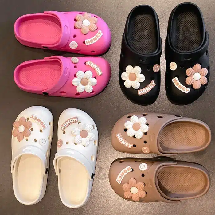 Flower-Themed Clogs – Lightweight Slip-On Sandals with Floral Design